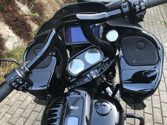 Harley-Davidson Road Glide 2022 - 10