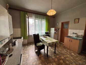 ZNÍŽENÁ CENA Ponúkame na predaj priestranný tehlový rodinný - 10