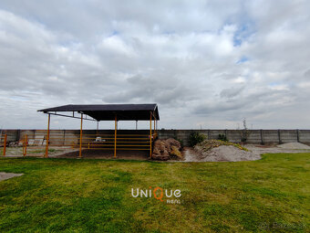 NA PREDAJ ROZOSTAVANÝ RODINNÝ DOM V ZLATNEJ NA OSTROVE - 10