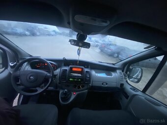 Opel Vivaro 2.5 - 10
