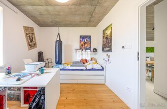 REZERVOVANÉ Nadčasový rodinný dom v Novej Dedinke – moderné - 10