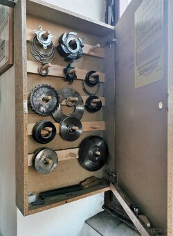 Stojany a prenášače formátov, skrinka na frézy, pílové kotúč - 10