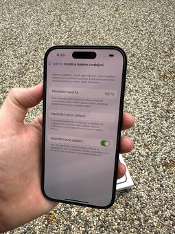 IPhone 14 Pro - baterie 100% - 10