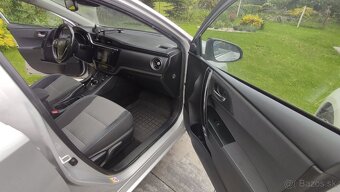 Toyota Auris Touring Sports 1.8 I VVT-i HybridSD - 10