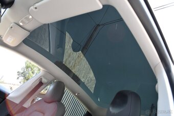 Tesla Model Y Long Range AWD - 10