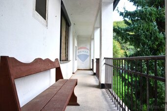 Utešený dom na predaj s veľkou záhradou v dedinke České Brez - 10