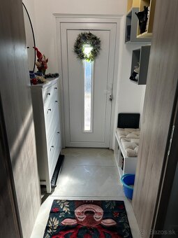 Rodinný dom s bazénom a hosťovským domom - 10