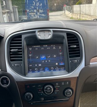 Lancia thema (chrysler 300) - 10