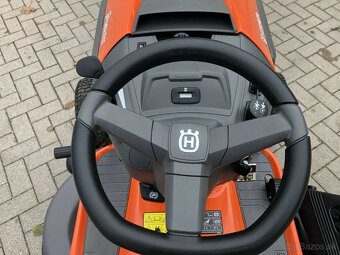 Trávnikový traktor Husqvarna, Model TS 243T - 10