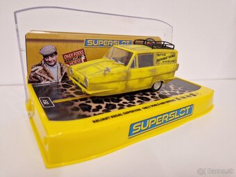 Scalextric autíčka na autodráhu (1:32) - 10