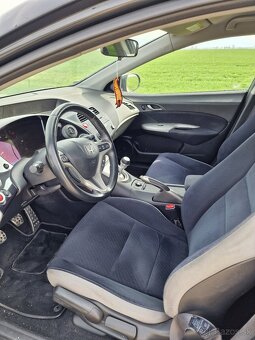 Honda Civic 1.8 VTEC - 10