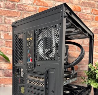 Ryzen 7 5800X3D\32GB\RTX 4070\SSD\850W Zdroj - 10