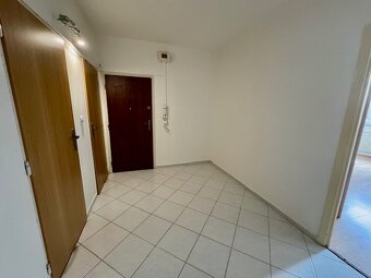 Na predaj veľký 2 izb byt na Nábreží Dunaja Komárno - 10