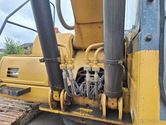 KOMATSU PC 240 LC-8 - 10