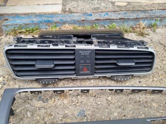 PREDAM DIELY INTERIERU VW GOLF 7 - 10