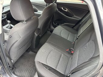 hyundai i30 cw combi 1,6 crdi nafta r.v. 9/2020 - 10