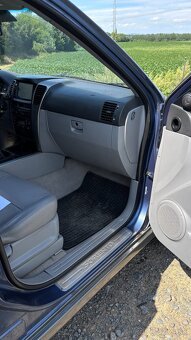 Kia Sorento 2.5 CRDI - 10