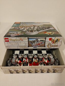 LEGO 853373 Kingdoms Chess Set - 10
