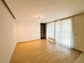 Na predaj veľkometrážny 3 - izbový byt v Petržalke - 82 m2 - 10