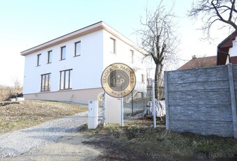Novostavba 4-izbového štýlového rodinného domu v DRIENOVE - 10