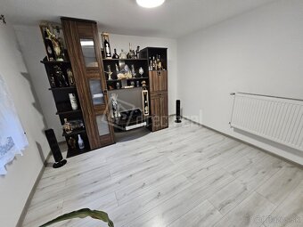 Dva rodinné domy v spoločnom dvore na pozemku 961 m2 - 10