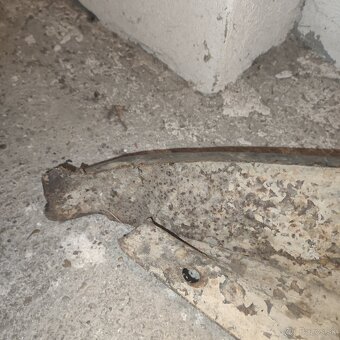 Predný pravý  blatník škoda 100. - 10