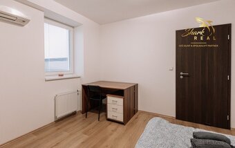 Priestranný 3 izbový byt s loggiou - 10