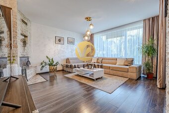 NA PREDAJ 5I  RODINNÝ DOM S BAZÉNOM, 10 MIN DO CENTRA NITRY - 10