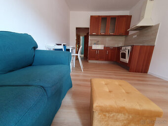 >>>>2-izbový tichý byt - 200m od OC NIVY - BLÍZKO CENTRA - 10