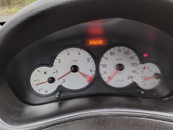 Peugeot 206+ 1,4 benzín 2008 - 10