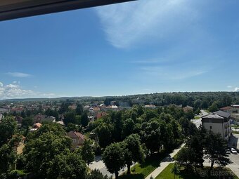 Ponuka prenájmu garsónky s veľkou uzavretou loggiou. - 10