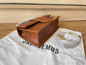Jacquemus Le Grand Bambino hnedá kabelka - 10