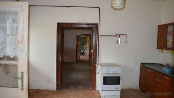 NA PREDAJ: starší 4izbový rodinný dom s pozemkom 655m2 - Jel - 10