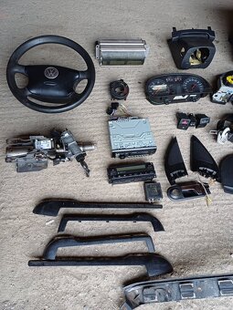 Rozpredám Volkswagen Golf 4 1.6i - 10