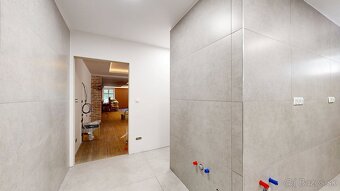 Obchodný priestor v centre Trnavy – novozrekonštruovaný s hi - 10