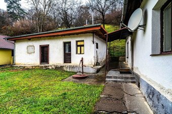 GIRALTOVCE-veľký pozemok 2.196 m2, podpivničený dom, 3xizba - 10