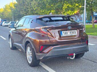 Toyota C-HR hybrid - 10