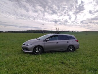Toyota Auris Sport Touring - 10