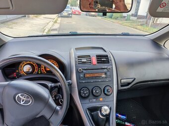 Predám Toyotu Auris 1,33 i - 10