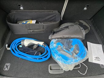 Hyundai KONA electric 150 Premium+ 64kWh tep.cerpadlom - 10