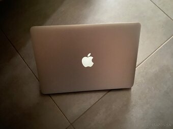 MacBook Air 13" i5 240GB SSD, 4GB ram - 10