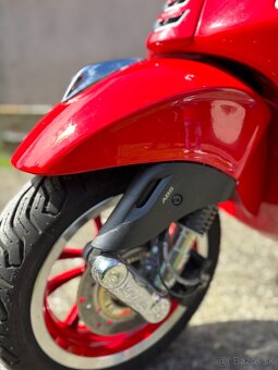 Vespa Primavera 125 red - 10
