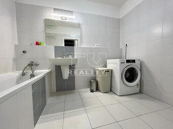 Priestranný 2-izbový byt s veľkým balkónom a parkovacím... - 10