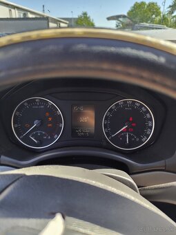 Predam havarovanu Skoda Octavia II 2011 1.6 75kw benzin - 10