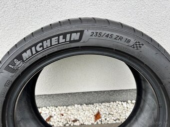 235/45 R18 Michelin - 10