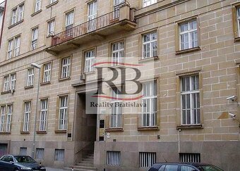 Kancelársky celok v historickej budove centre Bratislavy na - 10