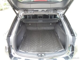 Toyota Corolla Combi TS 1.8 Hybrid e-CVT 72kW kamera,navi,LE - 10