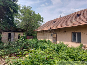 Pôvodný vidiecky dom v kľudnej časti podunajskej obci M - 10
