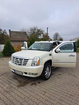 CADILLAC ESCALADE - 10