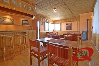 PRIESTRANNÝ HAUSBÓT NA VÝBORNOM MIESTE - 10